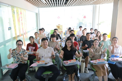 共賞‘易’輪月 同念家國情——學(xué)校舉辦中秋茶話會(huì)暨文化藝術(shù)交流活動(dòng)